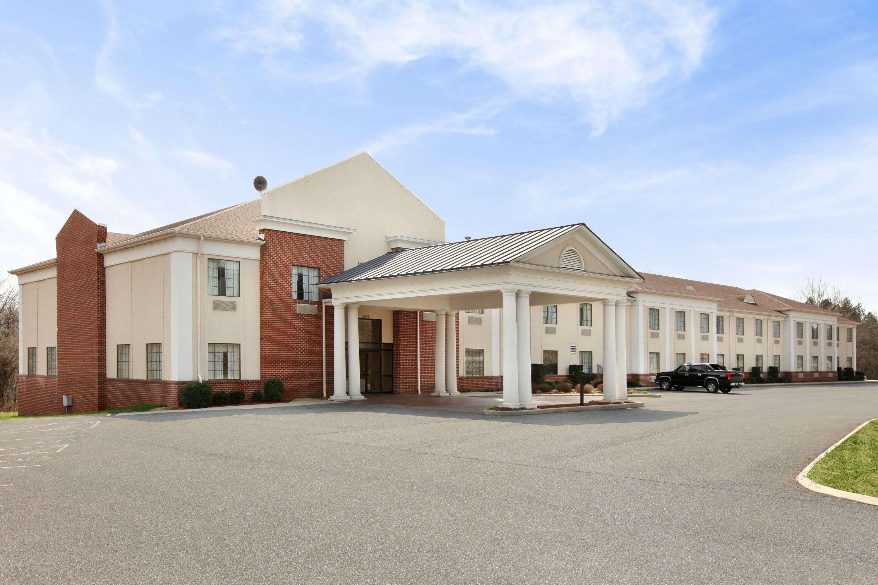 Days Inn By Wyndham Alta Vista Altavista Bagian luar foto