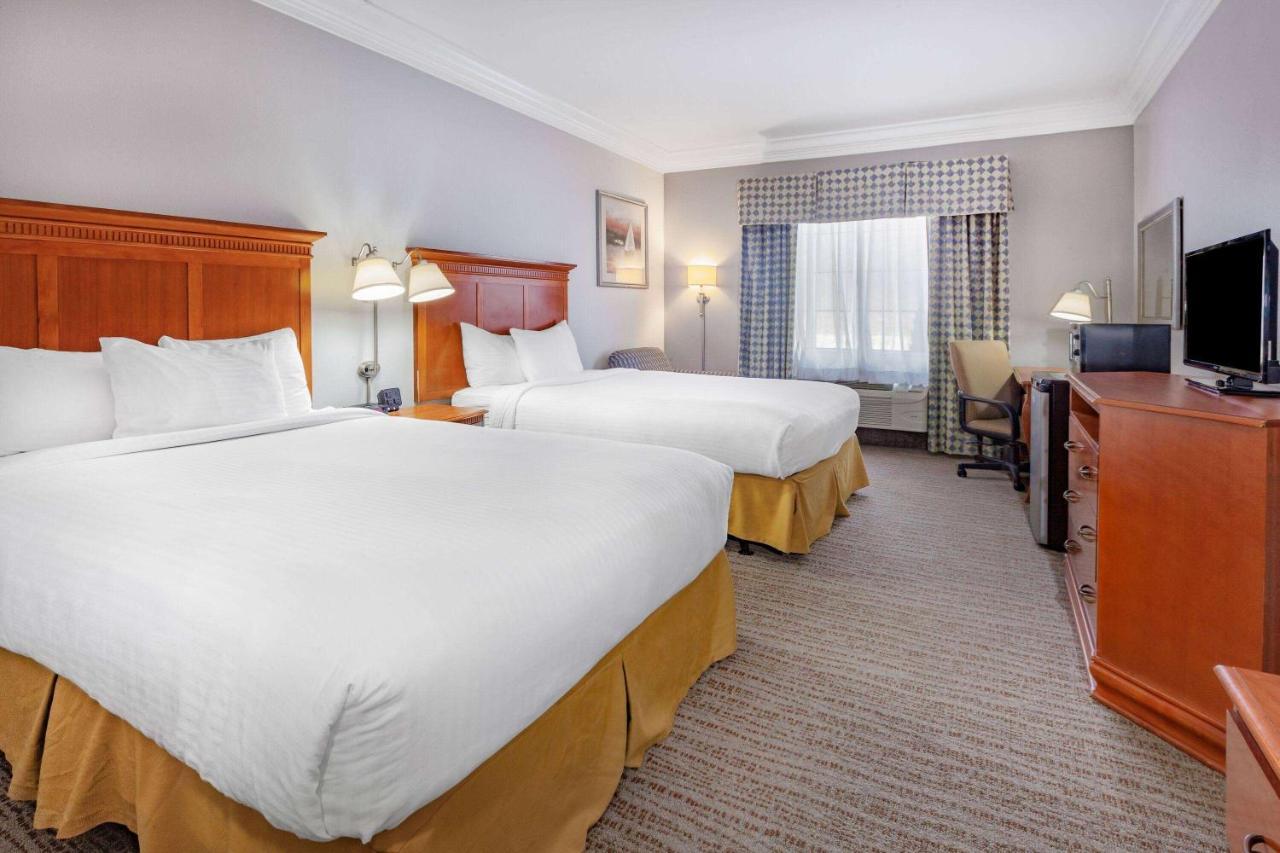 Days Inn By Wyndham Alta Vista Altavista Bagian luar foto